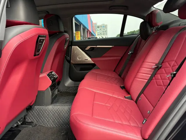 BMW 5 Series — Фото автомобиля 13