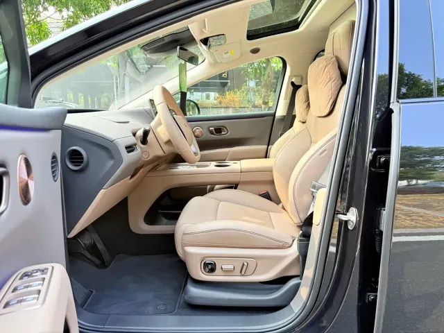 Li Auto i8 — Фото автомобиля 11