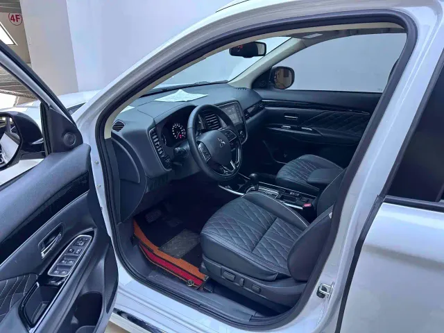 Mitsubishi Outlander — Фото автомобиля 10