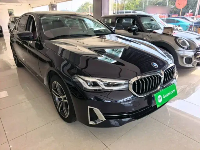 BMW 5 Series — Фото автомобиля 3