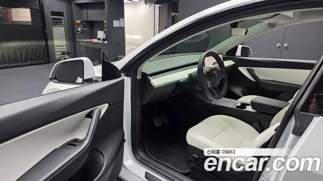 Tesla Model Y — Фото автомобиля 15