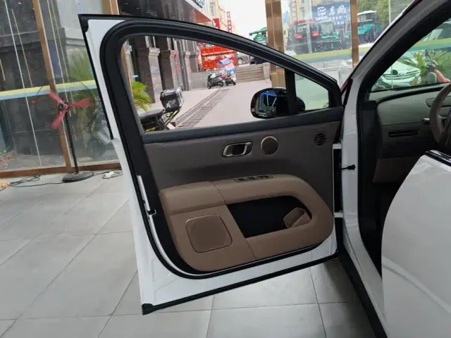Li Auto Li Auto i6 2025 2WD Base Model — Фото автомобиля 7