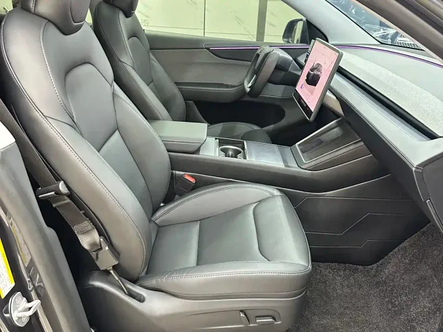 Tesla Model Y — Фото автомобиля 10