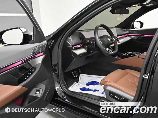 BMW 5 Series G60 — Фото автомобиля 11