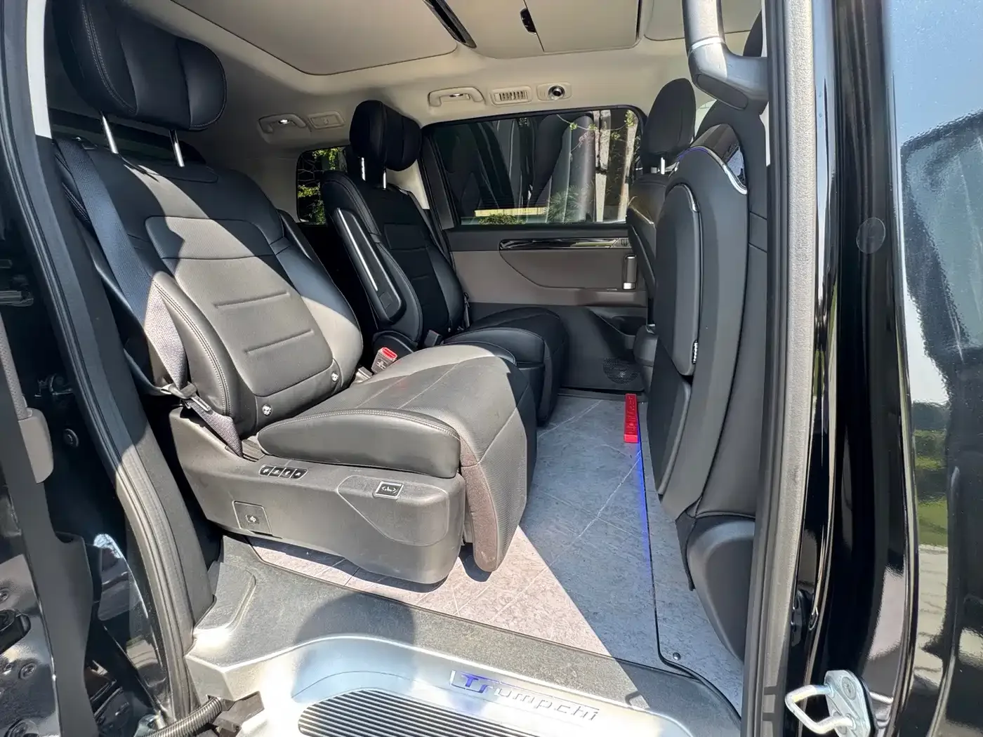 GAC Trumpchi Trumpchi E8 NEV 2024 Model 150km MAX+ — Фото автомобиля 8