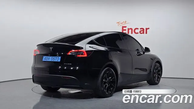 Tesla Model Y — Фото автомобиля 2