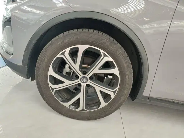 BYD Tang — Фото автомобиля 22