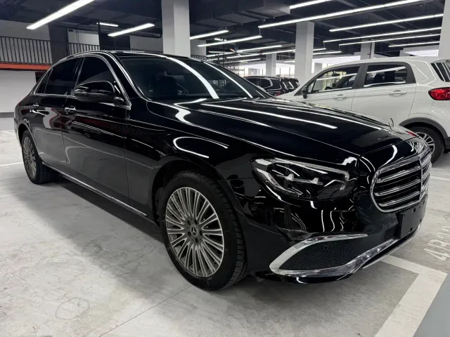 Mercedes-Benz E-Class — Фото автомобиля 3