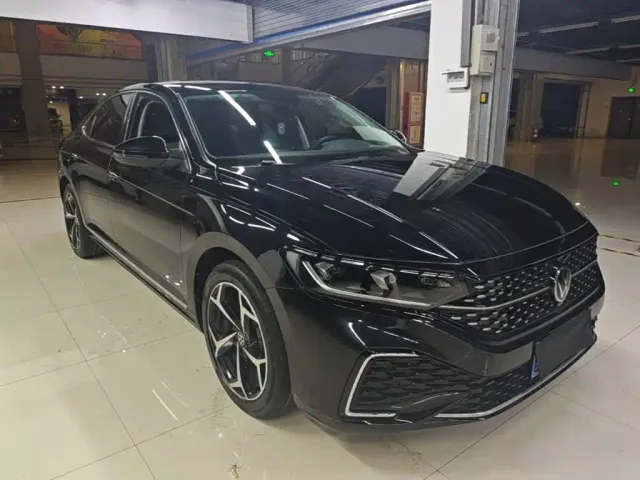 Volkswagen Passat — Фото автомобиля 3