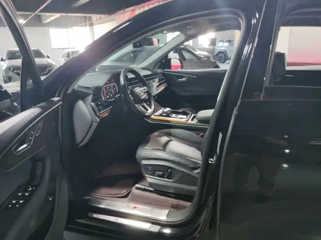 Audi Q7 — Фото автомобиля 6