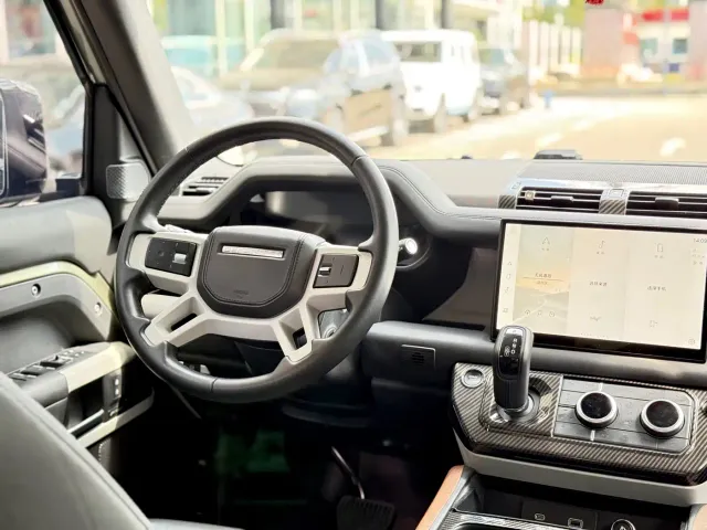 Land Rover Defender — Фото автомобиля 20