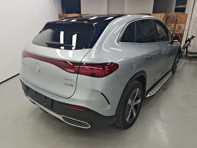 Mercedes-Benz EQE SUV — Фото автомобиля 6