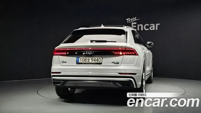 Audi Q8 — Фото автомобиля 4