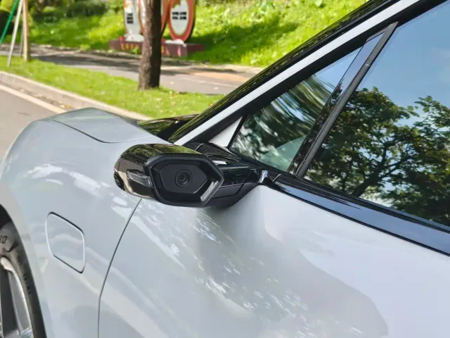 Lotus Emeya — Фото автомобиля 9