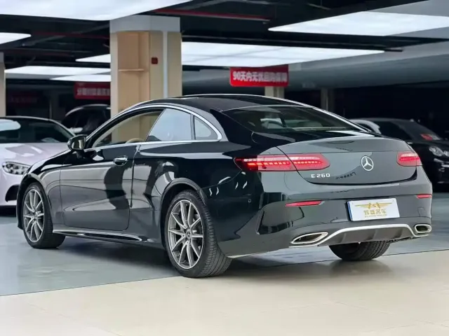 Mercedes-Benz E-Class — Фото автомобиля 8
