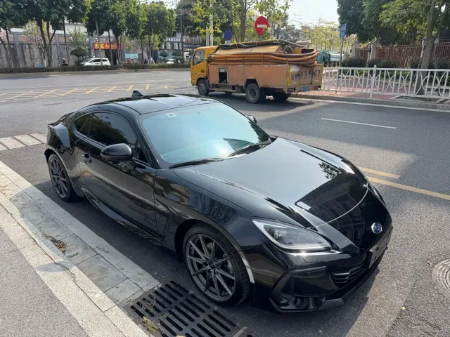 Subaru BRZ — Фото автомобиля 3