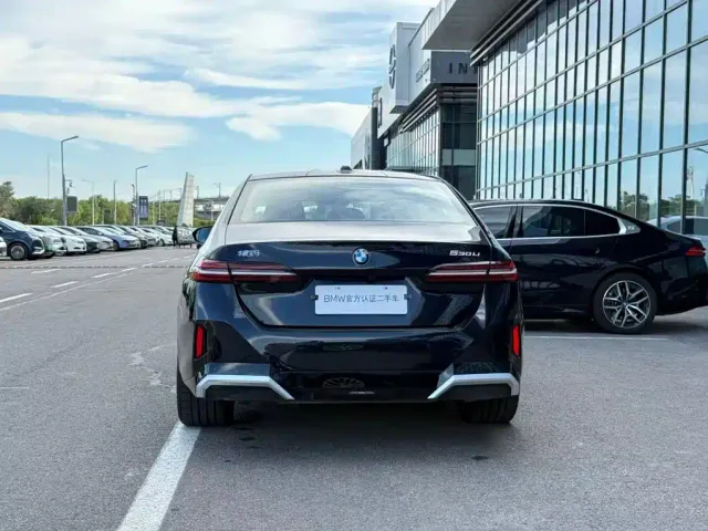BMW 5 Series — Фото автомобиля 15
