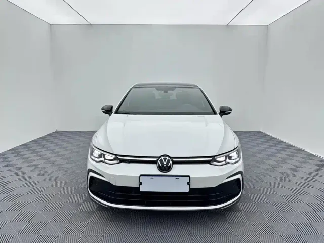 Volkswagen Golf — Фото автомобиля 2