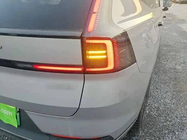 Volvo XC70 Plug-in Hybrid — Фото автомобиля 7