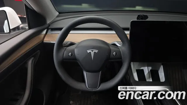 Tesla Model Y — Фото автомобиля 13