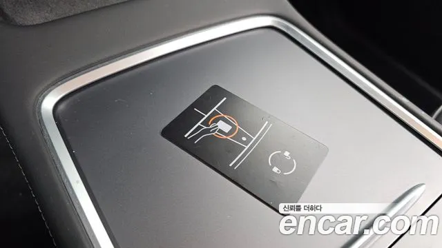 Tesla Model Y — Фото автомобиля 21