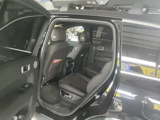 Li Auto L8 — Фото автомобиля 6