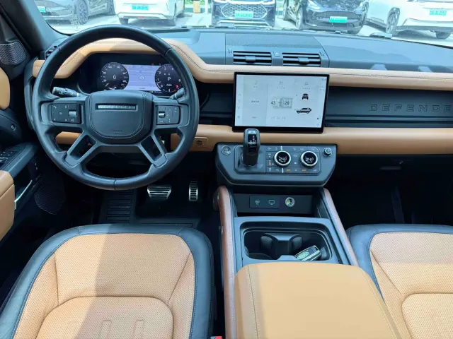 Land Rover Defender — Фото автомобиля 7