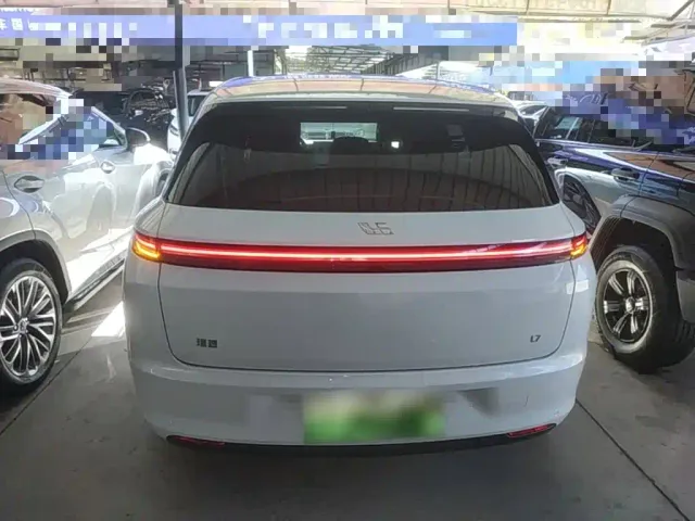 Li Auto L7 — Фото автомобиля 5