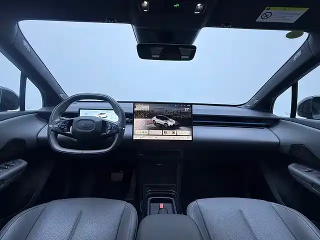 Lynk & Co Z20 — Фото автомобиля 16