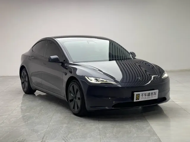 Tesla Model 3 — Фото автомобиля 3