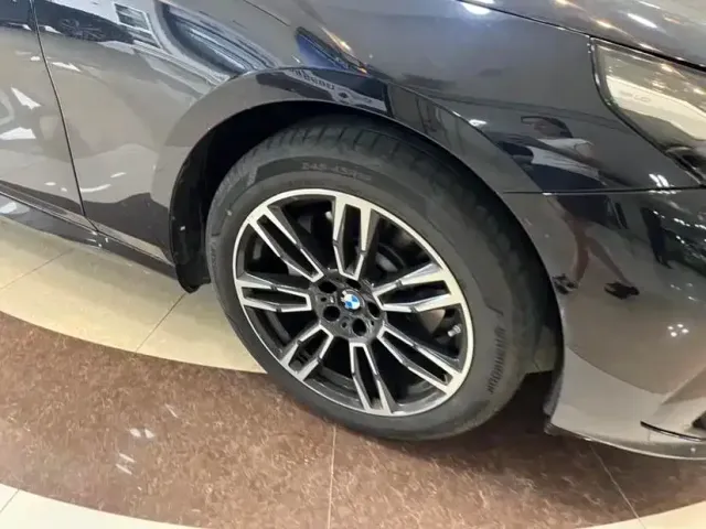 BMW 5 Series — Фото автомобиля 17