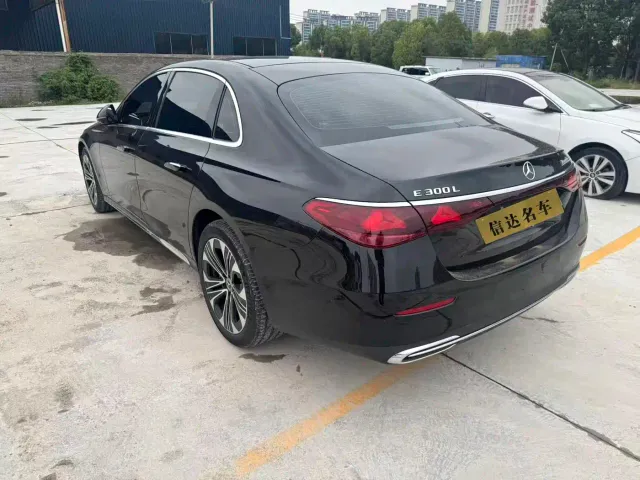 Mercedes-Benz E-Class — Фото автомобиля 10