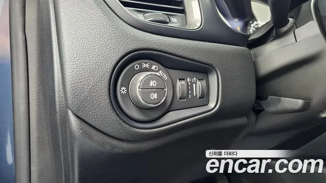 Jeep Renegade — Фото автомобиля 16