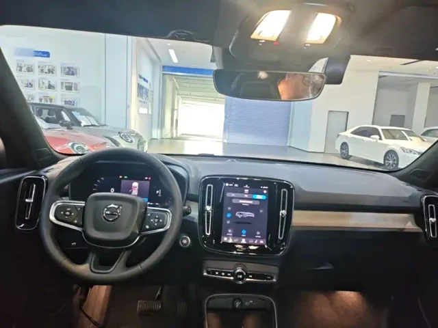 Volvo XC40 — Фото автомобиля 9