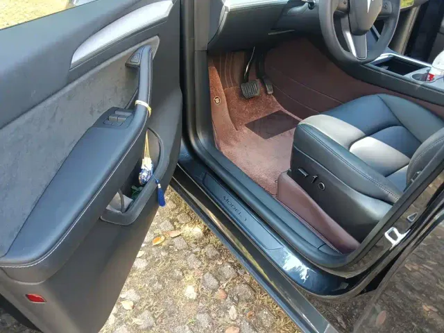 Tesla Model Y — Фото автомобиля 17