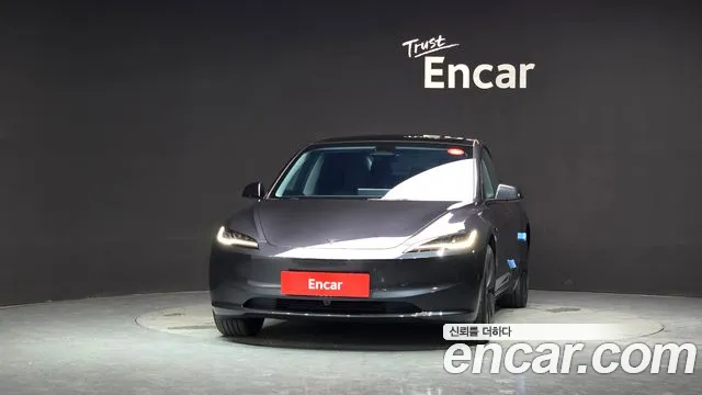 Tesla Model 3 — Фото автомобиля 3