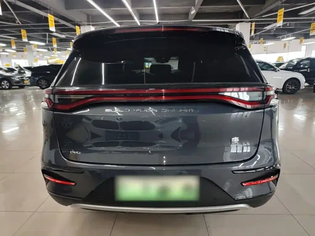 BYD Tang — Фото автомобиля 5