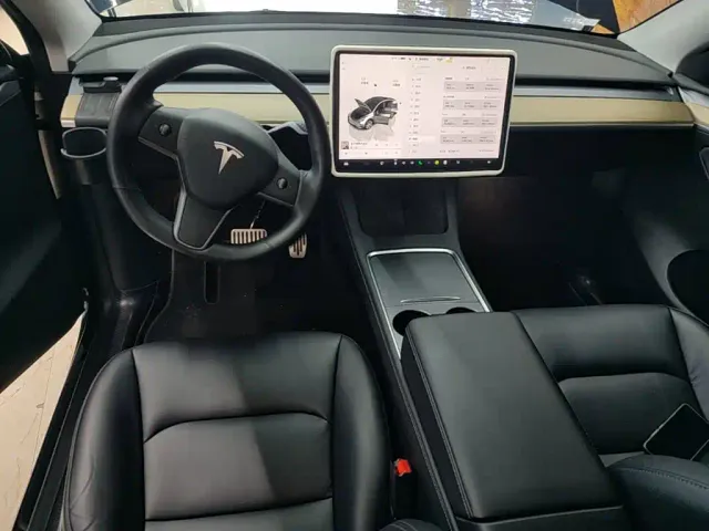Tesla Model Y — Фото автомобиля 9