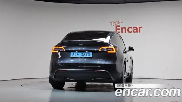Tesla Model Y — Фото автомобиля 4