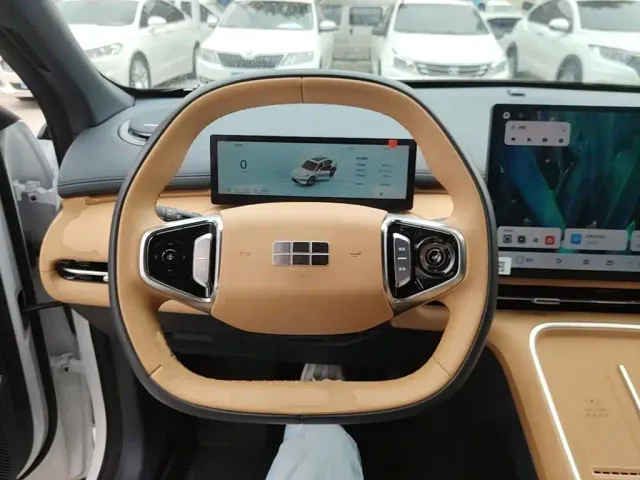 Geely Galaxy Starship 7 EM-i — Фото автомобиля 10