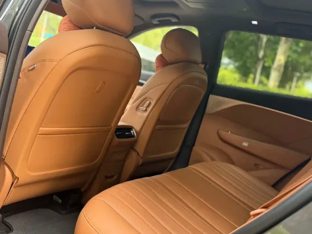 Dongfeng Aeolus Dongfeng Aeolus L8 2025 Plug-in Hybrid — Фото автомобиля 5
