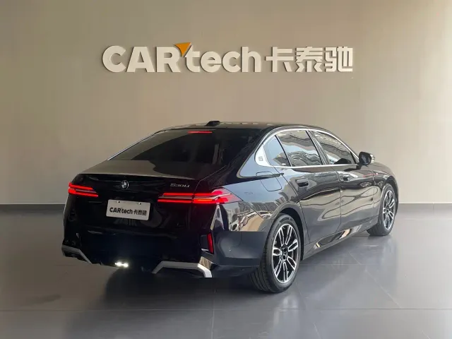 BMW 5 Series — Фото автомобиля 4