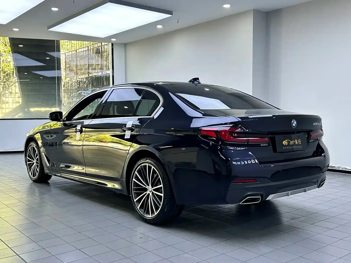 BMW BMW 5 Series 2022 Model Second Facelift 530Li Leading M Sport Package — Фото автомобиля 7