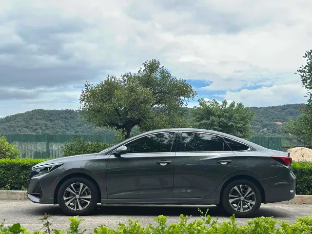 Changan Eado — Фото автомобиля 5