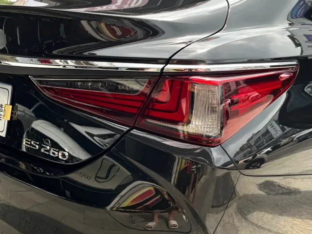 Lexus ES — Фото автомобиля 21