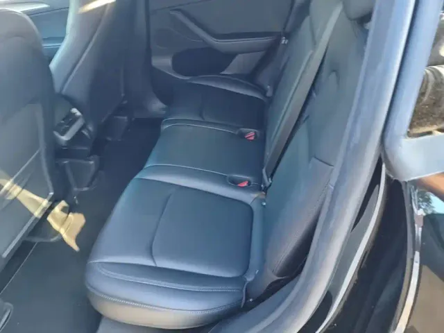 Tesla Model Y — Фото автомобиля 16