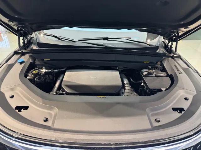 Li Auto Li L8 2025 Ultra Smart Renewal Edition — Фото автомобиля 7