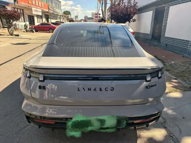Lynk & Co 10 EM-P — Фото автомобиля 9