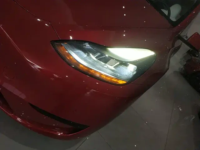 Tesla Model Y — Фото автомобиля 17