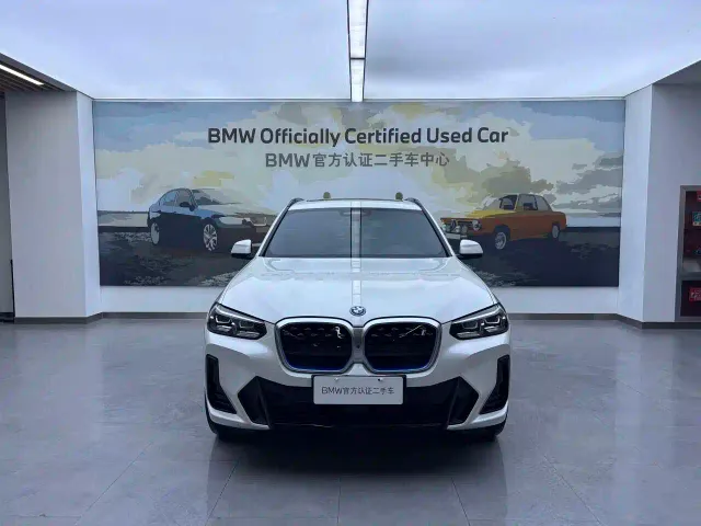BMW iX3 — Фото автомобиля 2